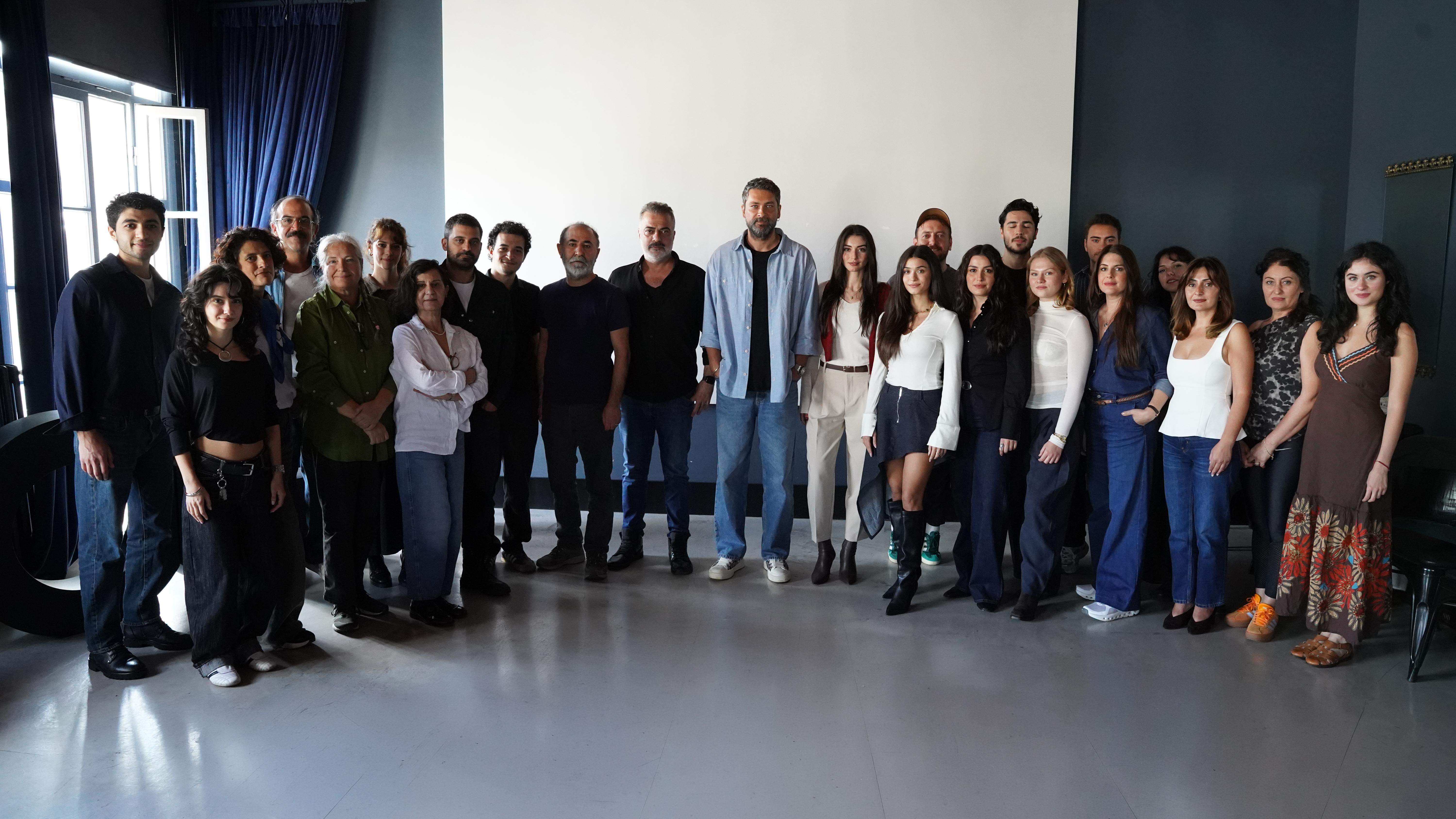Karakuyu dizisinin okuma provasından kadro fotoğrafı